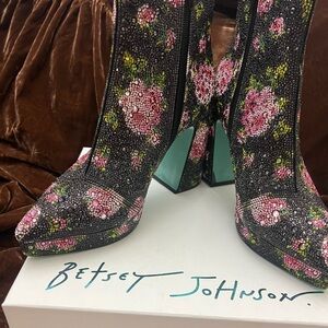 Betsey Johnson Floral Embellished Women's Boots - Black and Pink